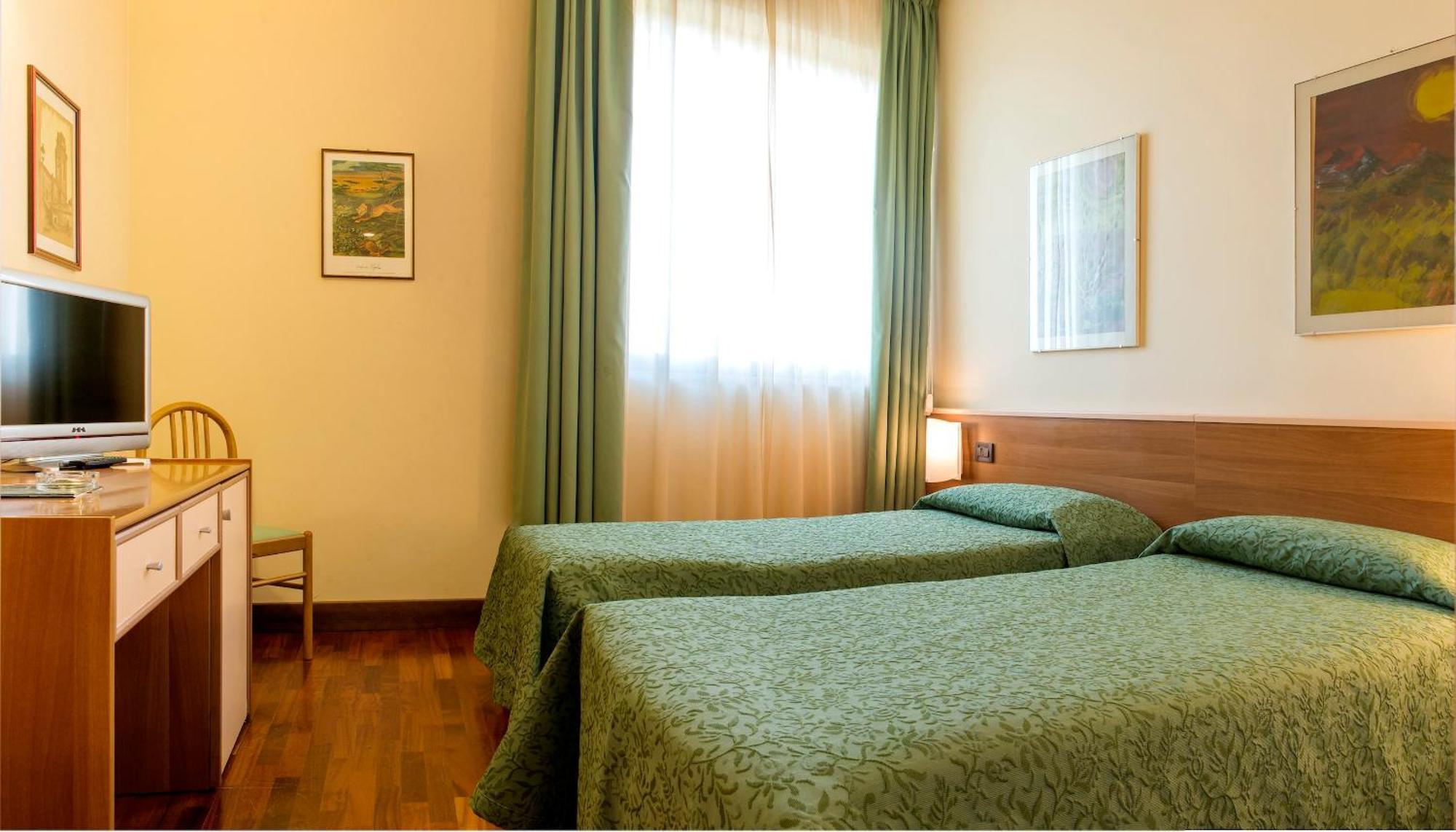 Hotel Torresi Potenza Picena Oda fotoğraf