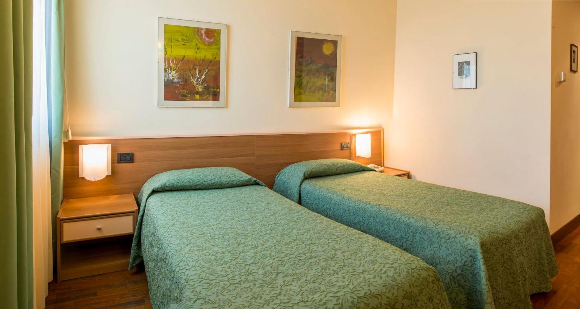 Hotel Torresi Potenza Picena Oda fotoğraf