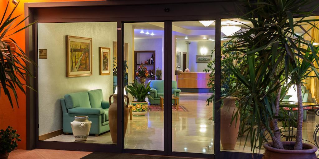 Hotel Torresi Potenza Picena Dış mekan fotoğraf