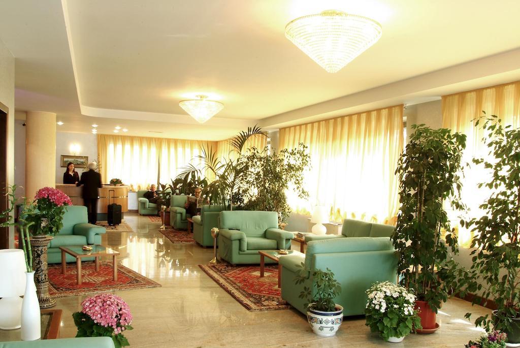 Hotel Torresi Potenza Picena Dış mekan fotoğraf