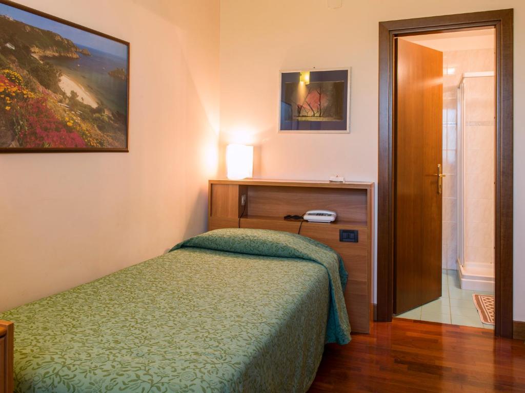 Hotel Torresi Potenza Picena Oda fotoğraf